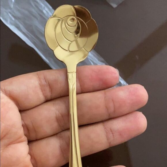 NEW 16 Piece Stainless Steel Flower Gold/ Silver Spoon Set - Picture 3 of 14